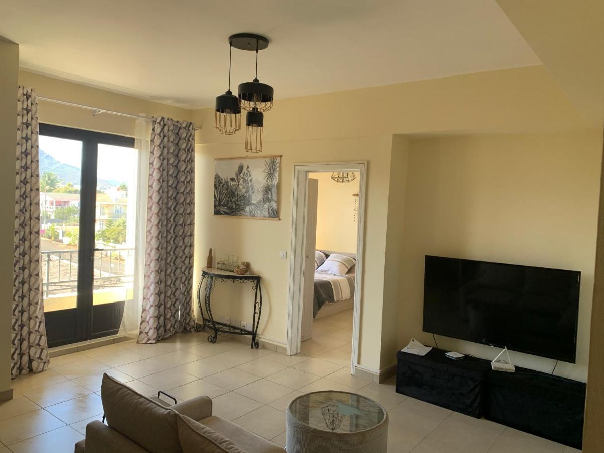 Modern Apartment Close To Flic En Flac Beach Buitenkant foto